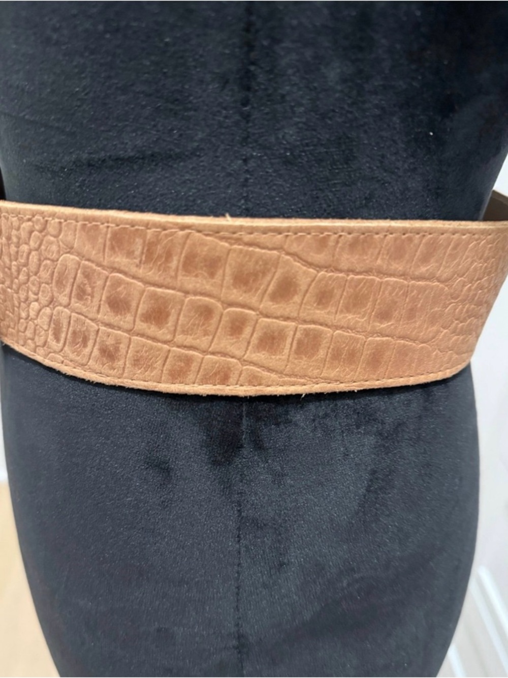 Women’s leather belt with 2 tone buckle - Picture 2 of 8